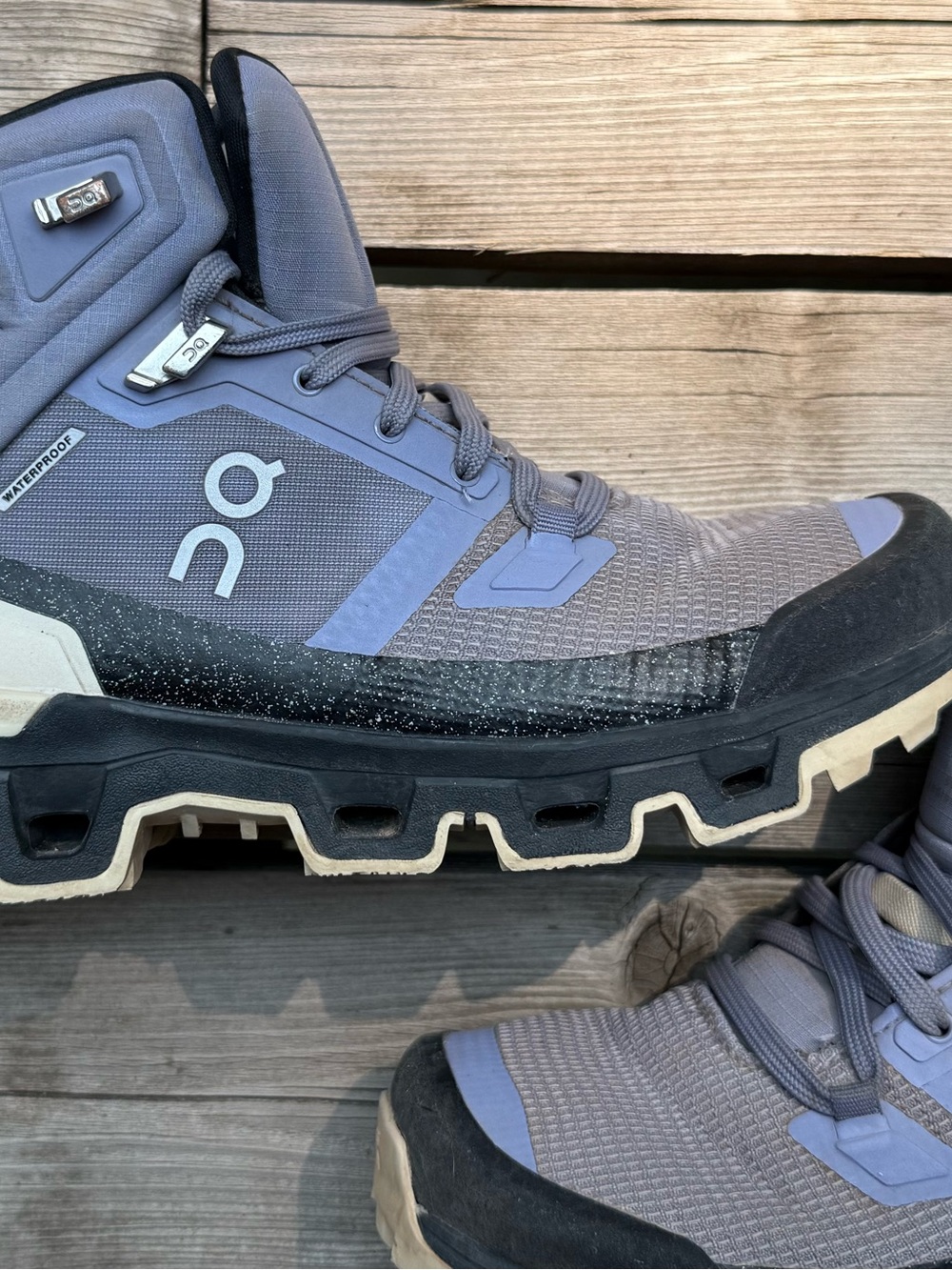 On Running Men's Waterproof Trail Boots in Gray and Black - Picture 4 of 7